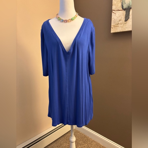 Avenue V-Neck Blue Tunic Top - Picture 1 of 1